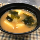 簡単 じゃがいもとわかめの味噌汁